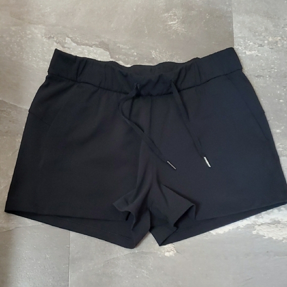 NWOT Lululemon On the Fly Short. 2.2" Inseam. Black. Size 8. - Picture 2 of 13